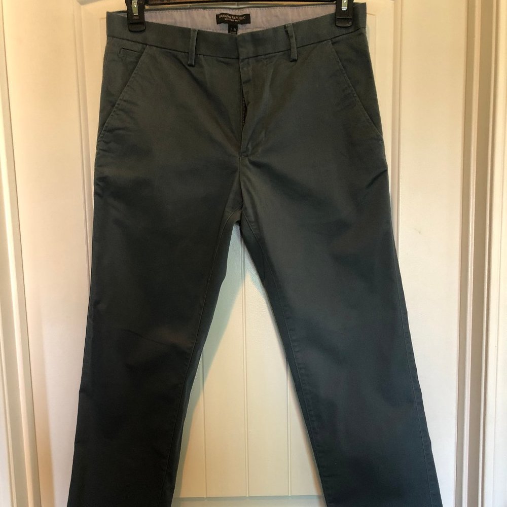 Banana Republic khaki pants size 31